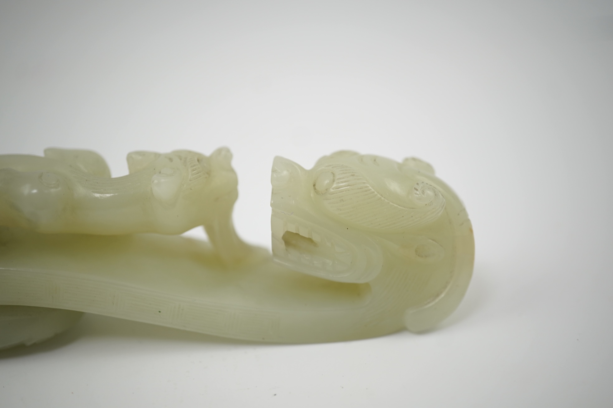A Chinese pale celadon jade 'dragon' belt hook, 18th/19th century